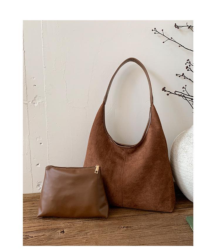 2025 Autumn Women's Large-Capacity Trendy Commuting Tote Bag