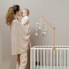 Krippenmobile Drehbare Spieluhr mit Liedern Motor Zubehör Anhänger Spielzeug 0 12 Monate Babybett Hängendes Glockenspiel Spielzeug Kinderzimmer spielt Holzmaserung