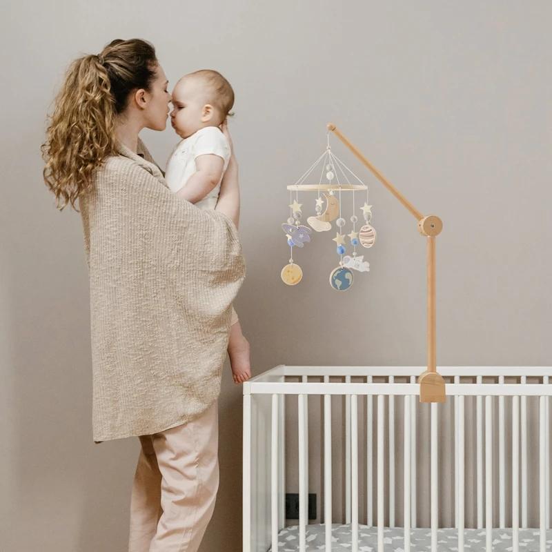 Krippenmobile Drehbare Spieluhr mit Liedern Motor Zubehör Anhänger Spielzeug 0 12 Monate Babybett Hängendes Glockenspiel Spielzeug Kinderzimmer spielt Holzmaserung