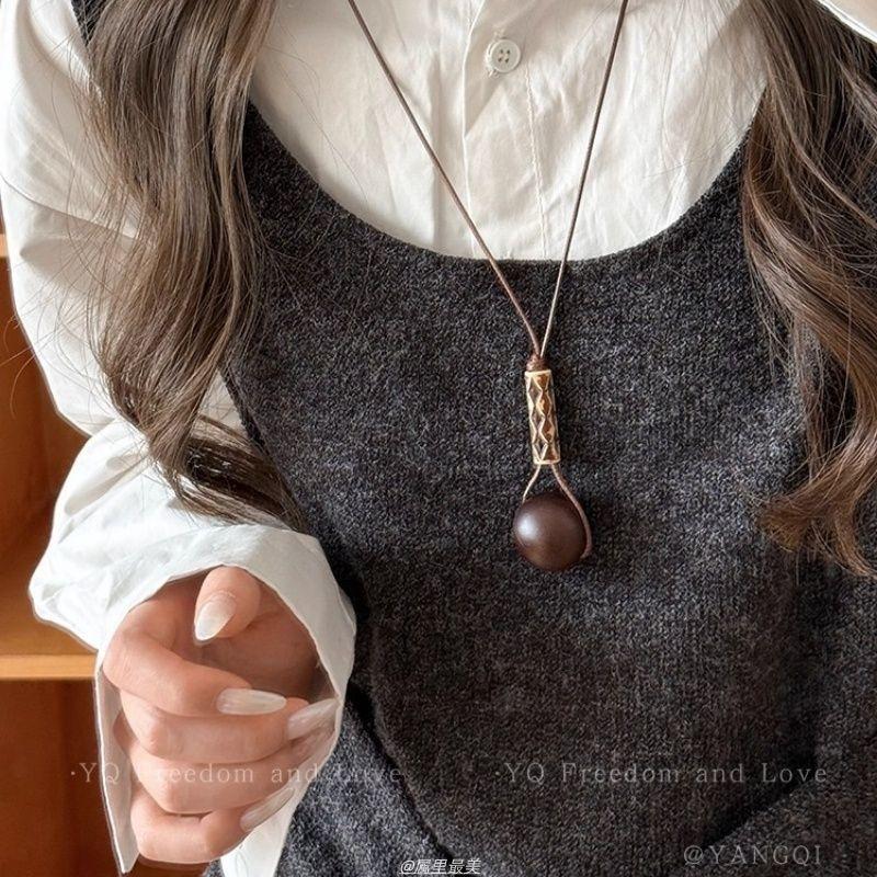 Art Gallery! Vintage Coffee Irregular Pendant Necklace Female Maillard Long Sweater Chain Sense Accessories
