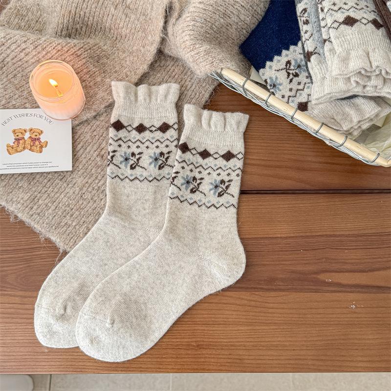 Autumn and Winter Warm Fleece Mid-calf Socks, Retro Small Floral Women's Pile Socks, College Versatile Socks