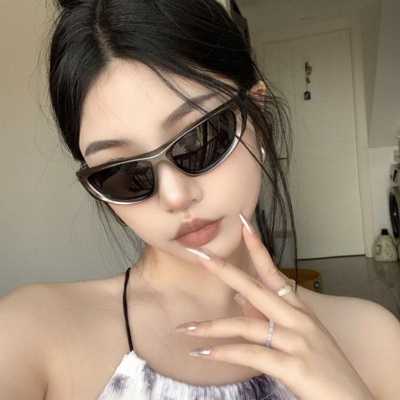 Vintage Retro Sunglasses Women Punk Stylish UV Protection Cool Sun Glasses Bicycling Performance Female Eyewear