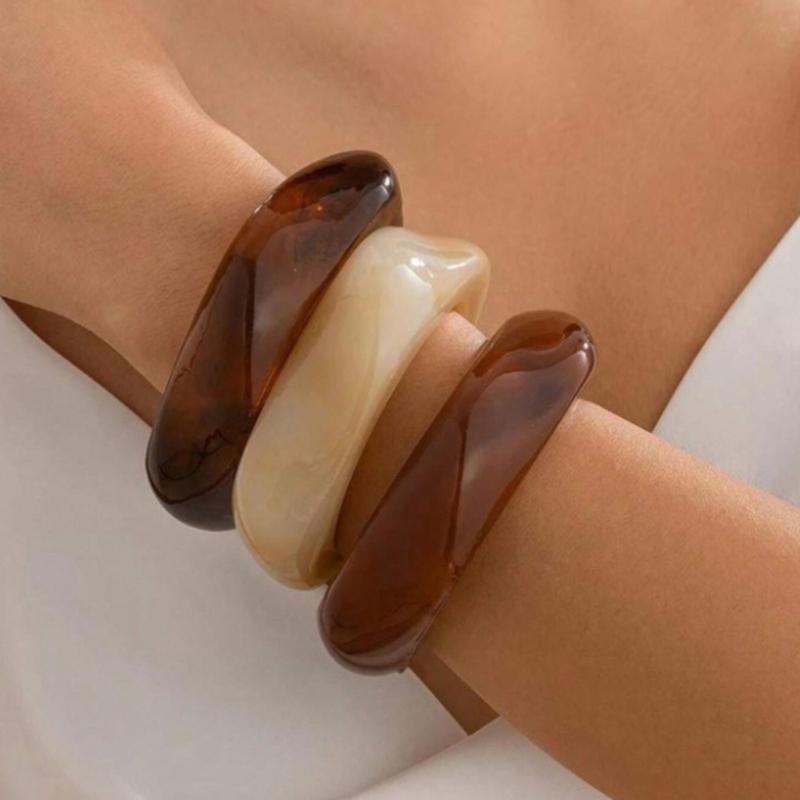 Trendy Adjustable Resin Bangle In Multiple Color Portable And Sturdy For Daily Wear
