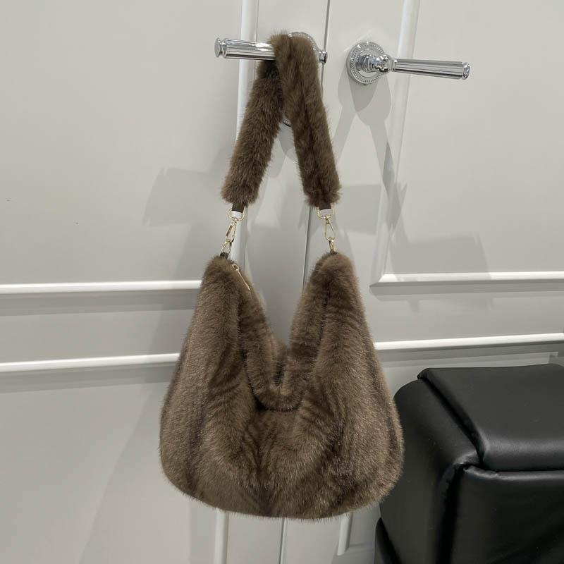 

Trendy Fluffy Texture Leisure Shoulder Bag Women Large Capacity Bucket Bag for Urban Versatile Simple Commute Storage Bags коричневый