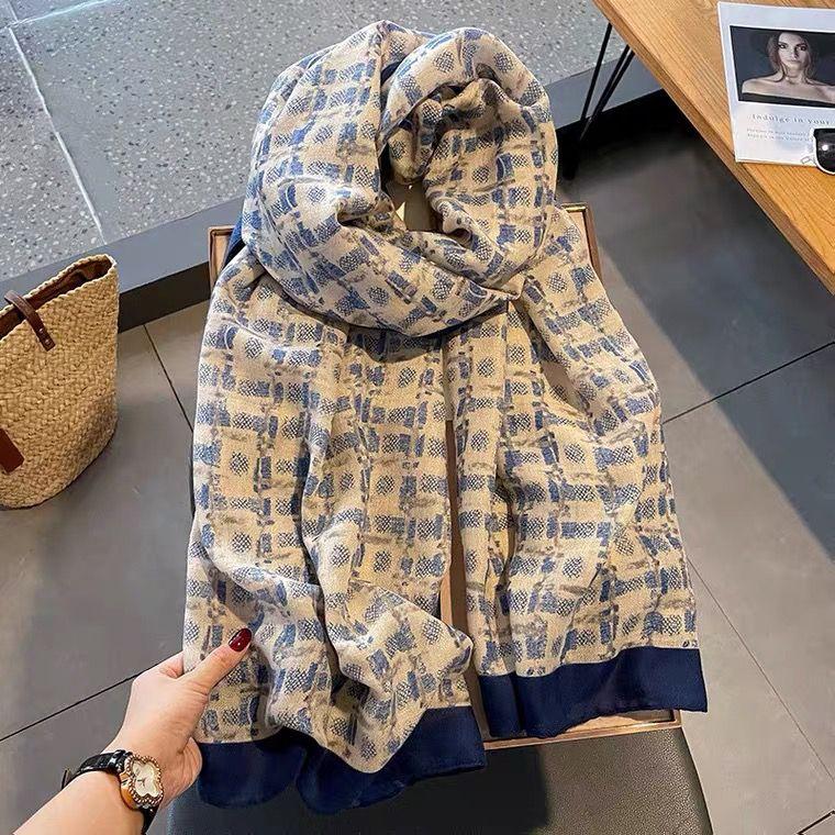 Luxusní značka Podzim a Zima Ženy Nový styl Móda Barva Sladěný Potisk Hedvábný šátek Lady Populární Pokrývka na hlavu Plážový šátek