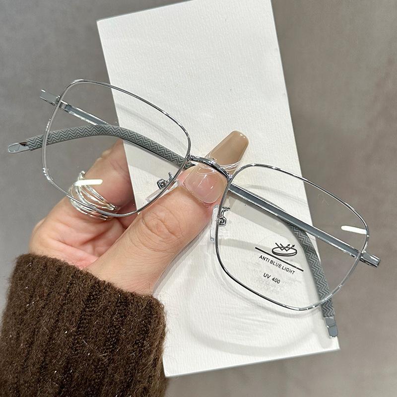 Square Frame Anti-blue Flat Light Mirror Without Makeup Fashionable Gold Silk Simple Glasses For Women  Myopia Glasses Frame