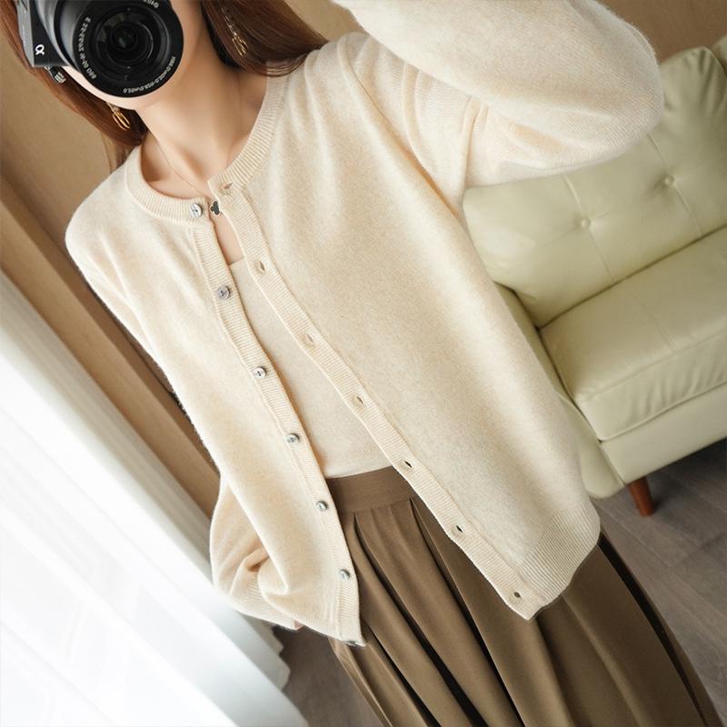 Women's Loose Plus Size Pure Wool Cardigan - Round Neck, Long-Sleeve, Anti-Pilling Knitwear for Spring & Autumn