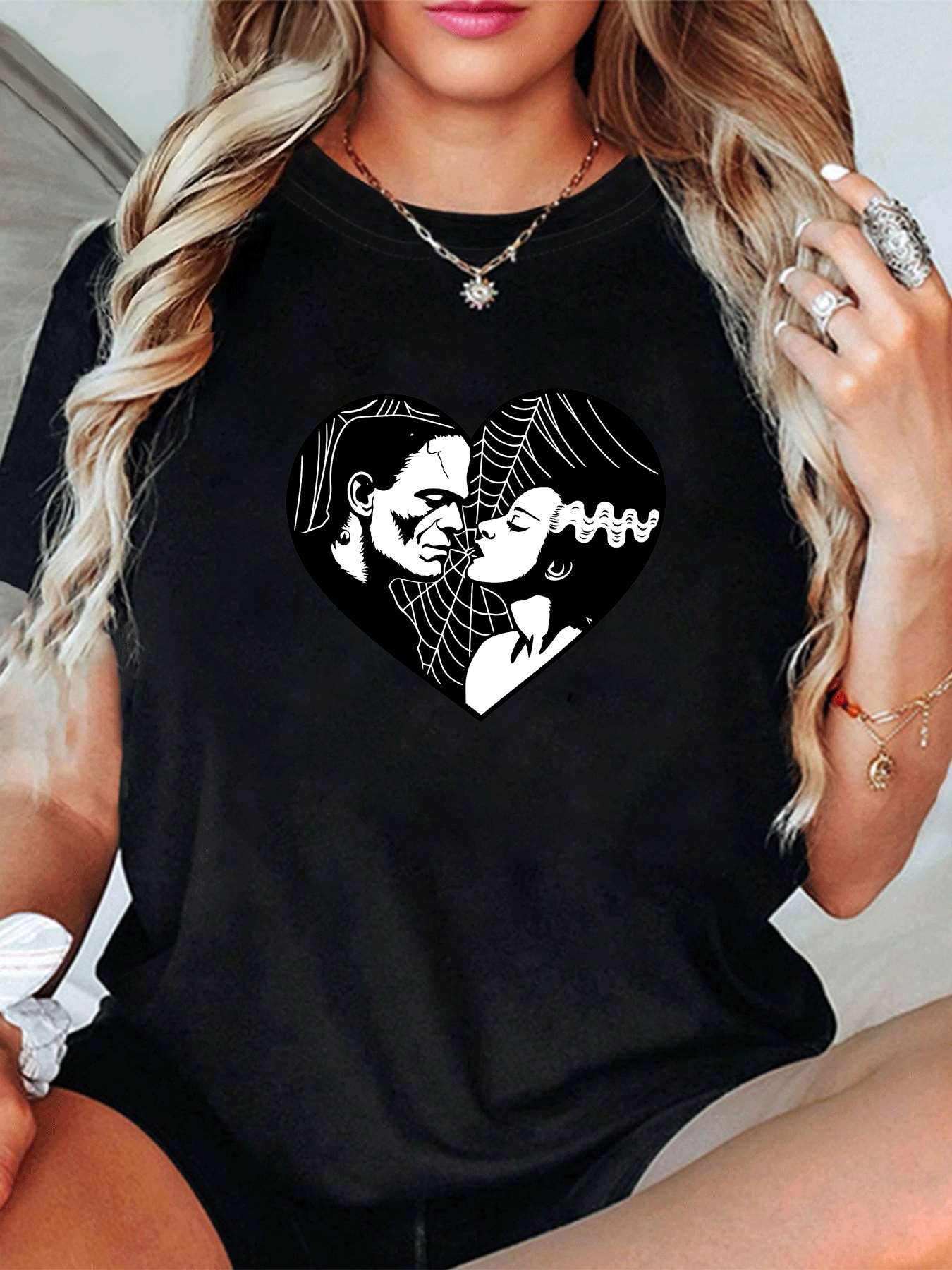 

Round-neck short-sleeved T-shirts designed for plus-size women with fashionable patterns XL