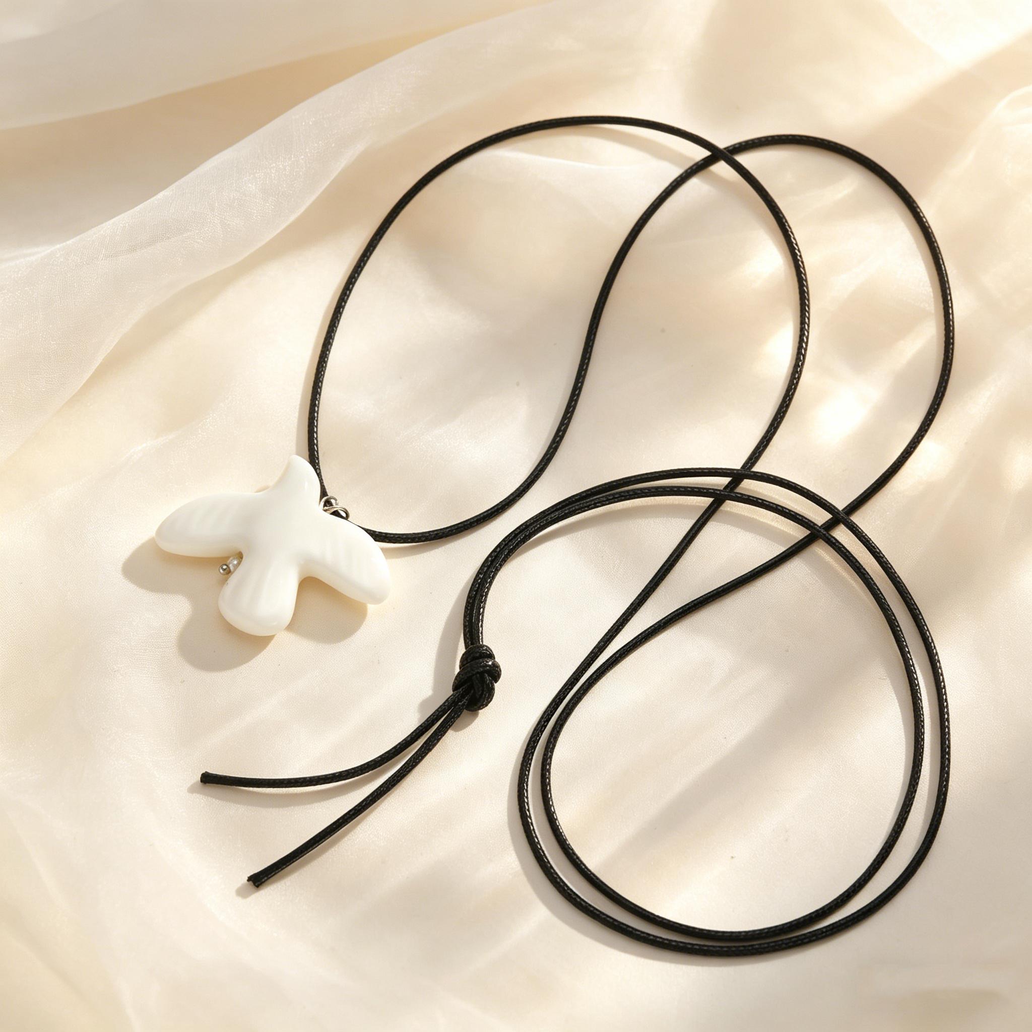 

Vintage Fashion White Peace Dove Pendant Necklace for Women Adjustable Long Chain Personality Chic Jewelry Accessories Gift