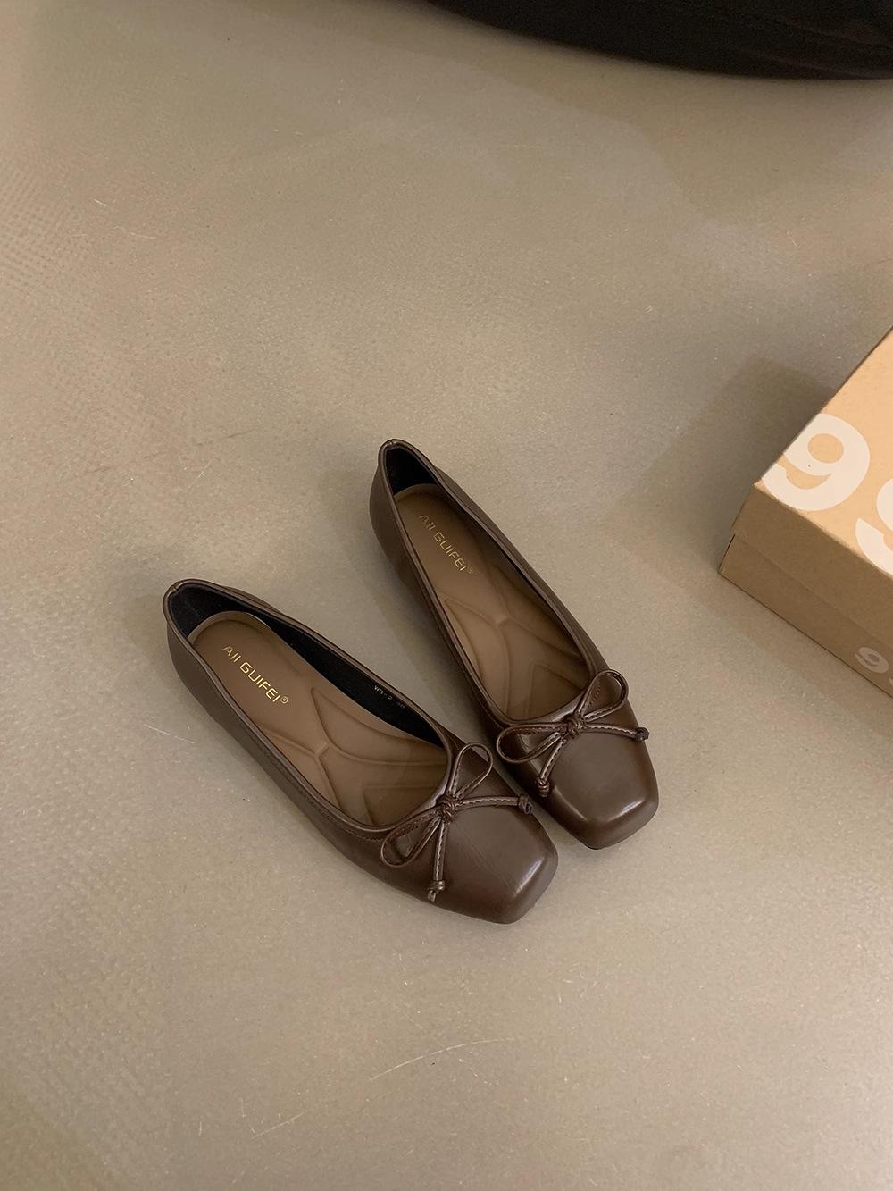 

Серебристые с юбкой туфли-лодочки женские осень 2025 новые квадратный носок маленькие кожаные туфли с открытым вырезом нежный бант балетки 40