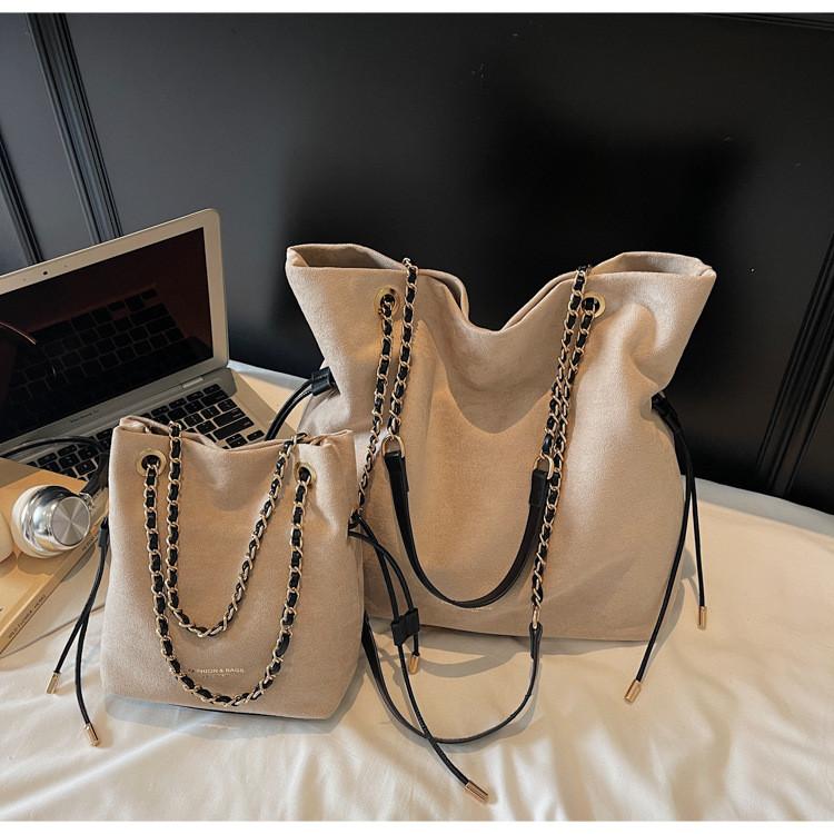 IELGY Ladies Bucket Bag Crossbody Large Capacity Chain Simple Casual Commuter Bag