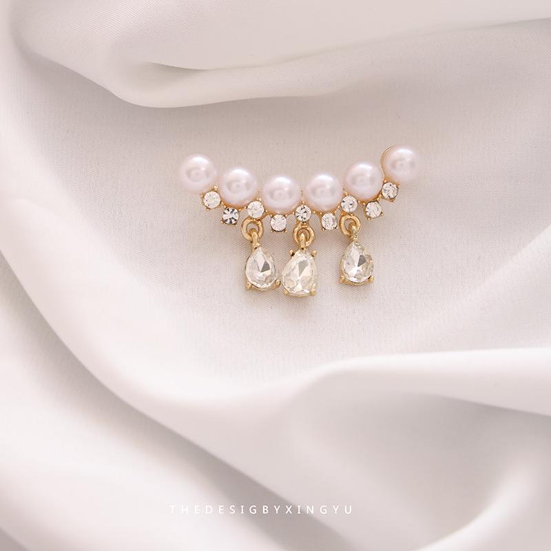 Broche Elegante de Pérola Dourada e Espiga de Trigo: Acessório Versátil e de Alta Qualidade para Mulheres