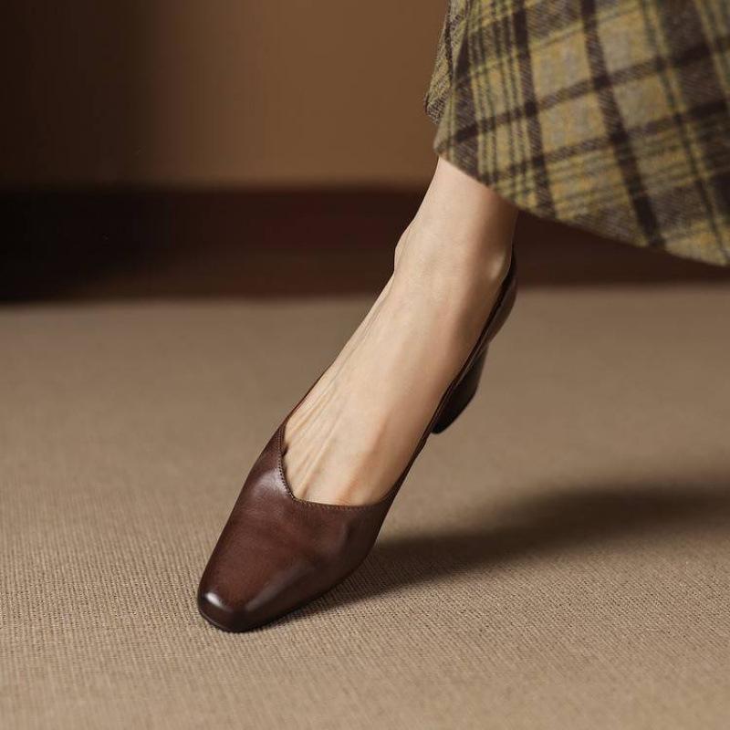 New women's thick heel large size women's shoes casual solid color leather square head single shoes one pedal four seasons wear cowhide single shoes
