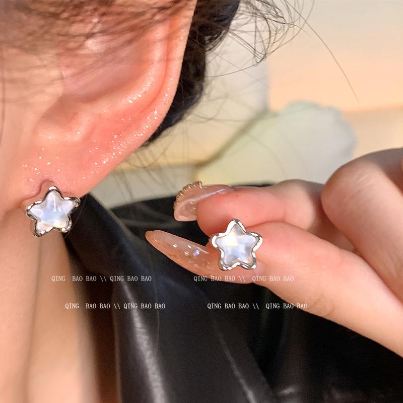 Earring Bestseller Collection 2025: High-End Studs with Elegant Design