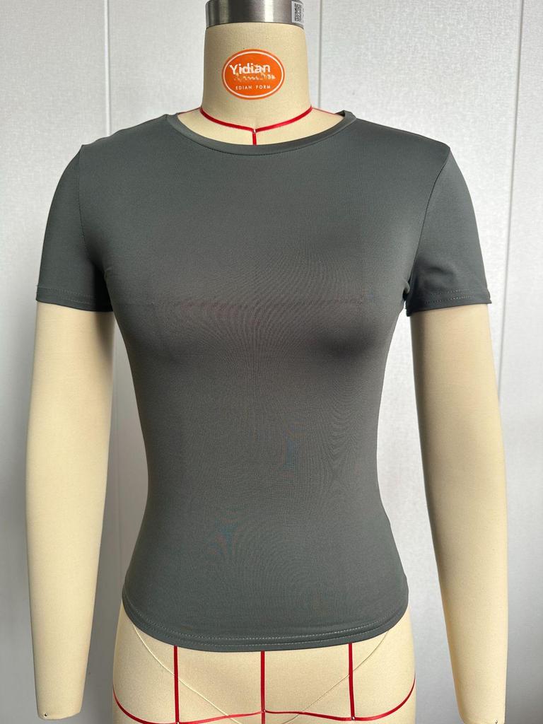 Trendy Women's Casual Long-Sleeve Solid Color Slim Pullover T-Shirts for Spring and Autumn.