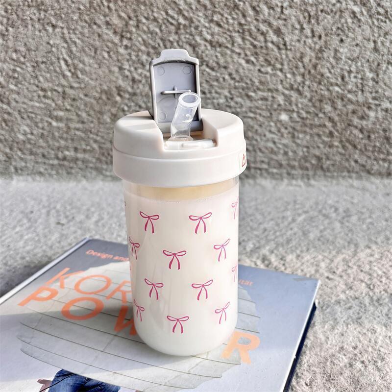 

New Simple Bow Plastic Water Bottle Summer High Appearance Level Water Cup Heat Resistance Straw Double Drinking Cup For School 500ml белый