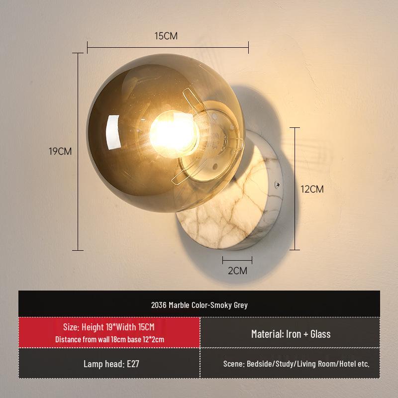 Moderne Wandleuchte aus Holz und Glas für Restaurants, Treppenhäuser oder Eingangsbereiche von Wohnzimmern