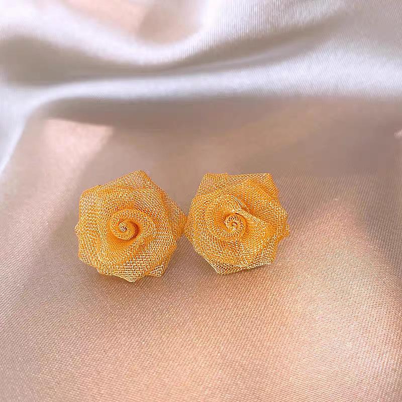 Fashion Gold Rose Stud Earrings for Women's High-end Sense of Trendy and Cool Personality Earrings, Versatile High-end Simple Ear Jewelry Wholesale