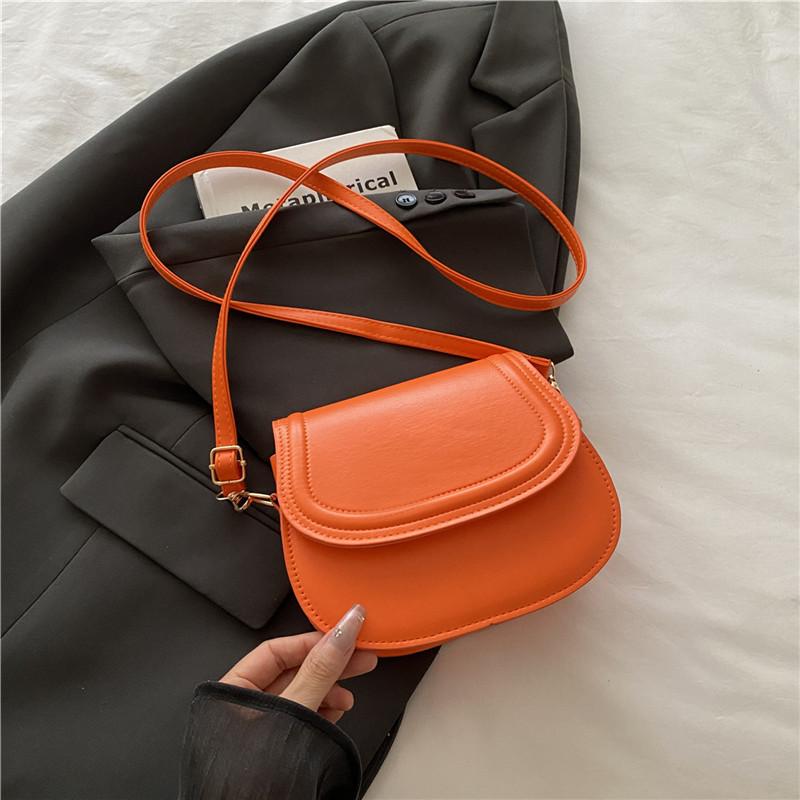 

Летняя простая однотонная ретро 2025 модная новая трендовая модная повседневная в иностранном стиле сумка-кроссбоди на одно плечо маленькая квадратная женская оранжевый
