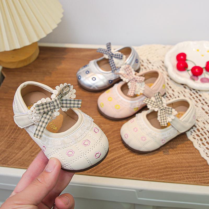 2026Spring style cute embroidered floral princess shoes for baby girls1-3Sweet little toddler with a bow