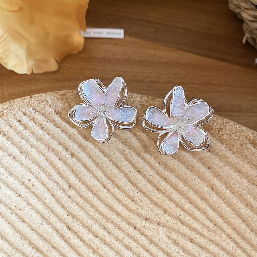 Silver Needle Pink Cubic Zirconia Flower Stud Earrings – Elegant & Delicate Accessories for Women.