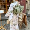 Dámské japonské kimono a yukata šaty pro formální fotografování