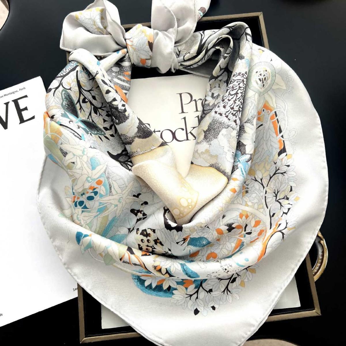 Custom Digital Print 100% Mulberry Silk Twill Square Scarf 90x90cm Luxury Women Fashion Neck Head Scarf OEM Factory