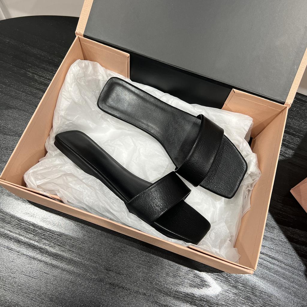 Fashion Women Fashion Sandals 2025 New Summer Flat Shoes Square Toe Slip-on Girls Indoor Street Slippers Plus Size Beach Slides