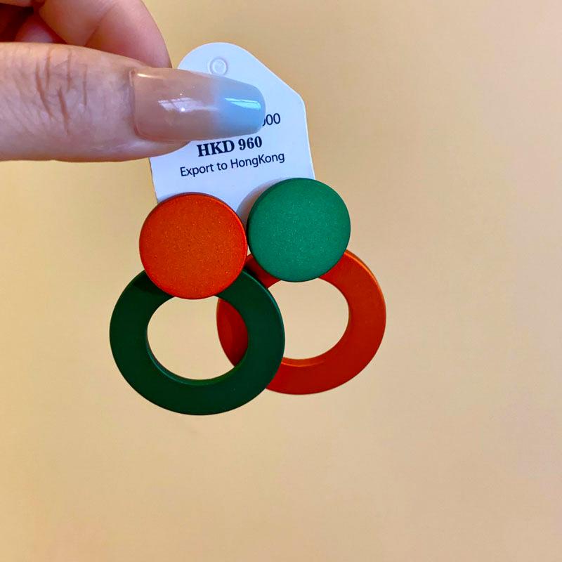 

Серьги-подвески летние асимметричные Silver Needle с круглым цветным блоком - корейский стиль, премиум-качество, преувеличенный дизайн.