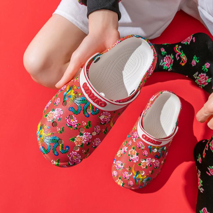 Red Hole Shoes for Women Beach Garden Shoes Outdoor Toe Caps Casual Sandals for Men