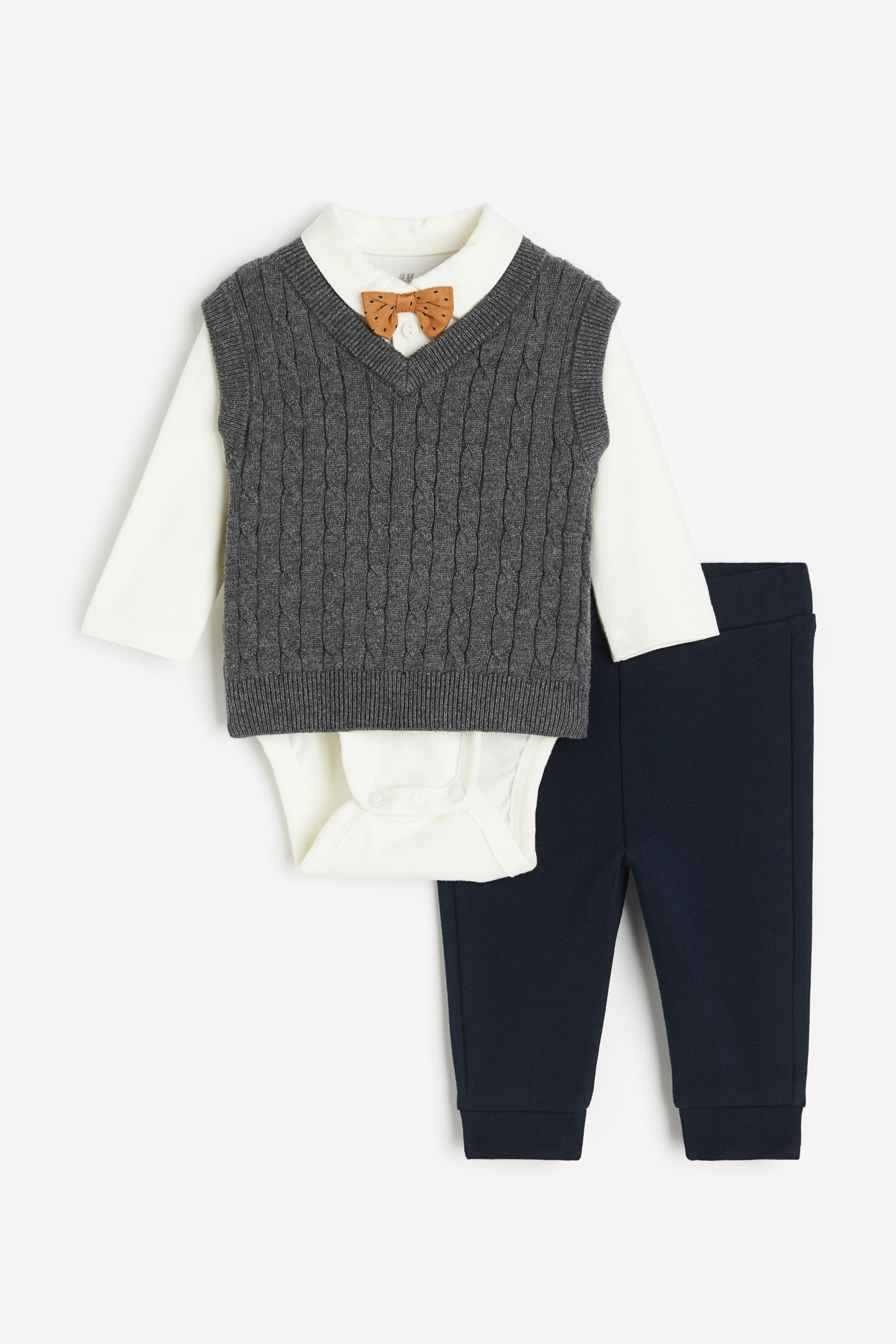 

нарядный комплект из трех предметов