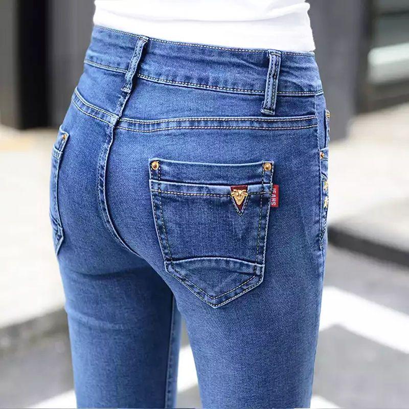 

Облегающие и подчеркивающие фигуру женские джинсы с завышенной талией – брюки-карандаш приталенного кроя M небесно-голубой