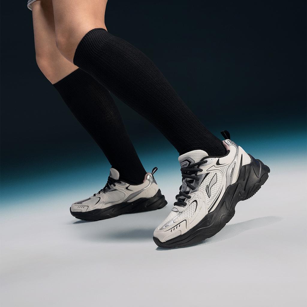 New LiNing Meteor 2K Cushioning, Slip Resistant, And Abrasion Resistant Low Top Casual Running Shoes Women's Black White AGCU358-3