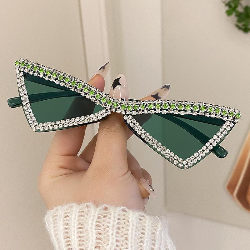 Luxury Cat Eye Rhinestone Classic Sunglasses Noble Luxury Designer Triangle Glasses Uv400 Trend Lunettes De Soleil Pour Femmes