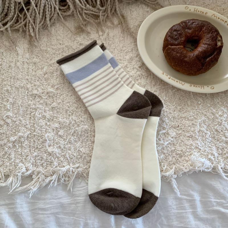 Women's New Autumn Products All Kinds of Striped Color Curled Edge Boneless Yuezi Tube Pile Socks