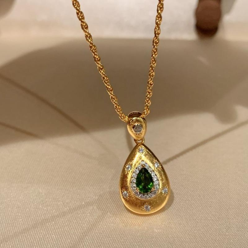

Retro court style sparkling diamond droplet necklace new in brushed emerald pendant green gemstone collar chain jewelry 45cm зелёный