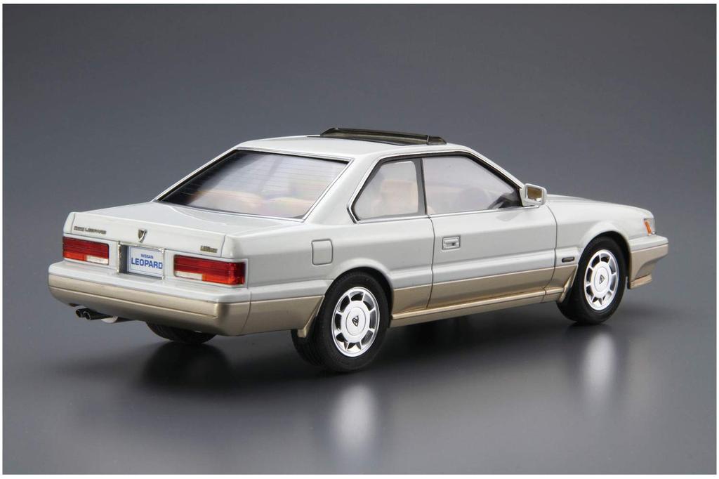 Aoshima Bunka Kyozai Scale Model Car Series 111 Nissan UF31 Leopard Altima V30 Twin Cam Turbo 1990 Plastic Model 1/24 No.