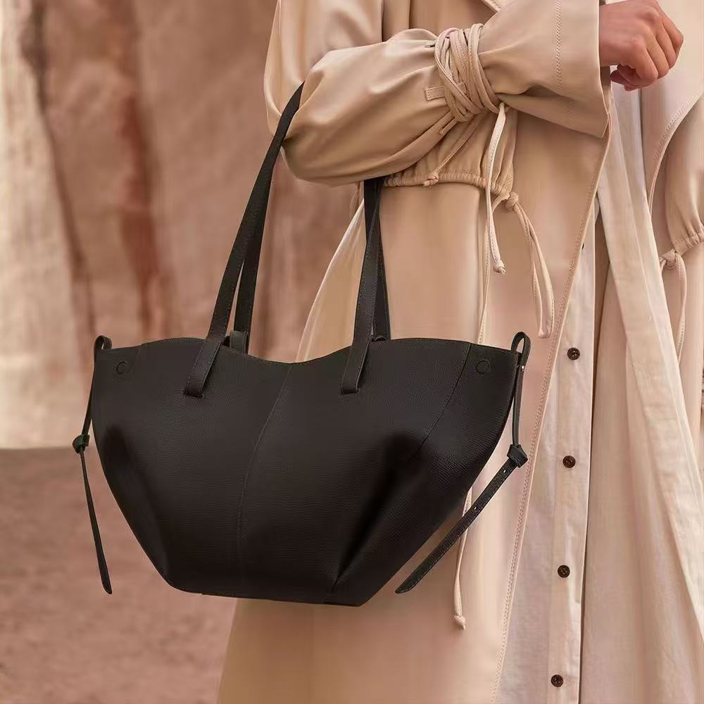 Flügel Großvolumige Hand- und Umhängetasche aus Echtleder, Damen-Tasche mit Unterarmfach, Rindsleder