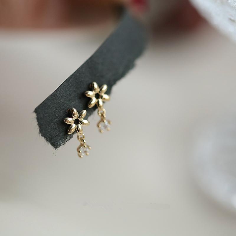 

925 Sterling Silver Plated 14k Gold Earrings for Women Mini Flower One Shiny Zircon Stud Earrings Simple Temperament Jewelry Silver