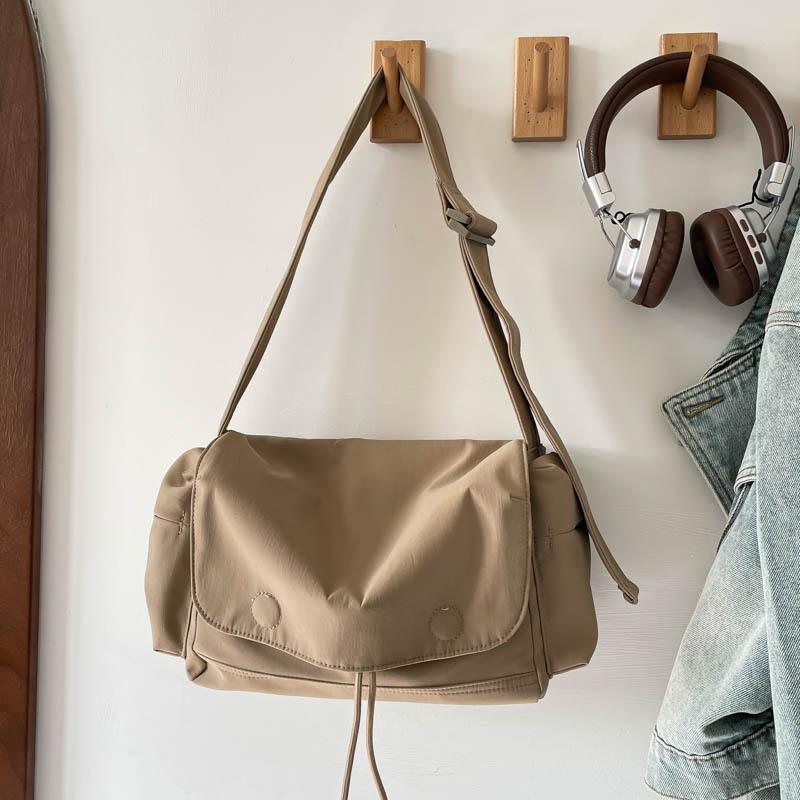 

2026 Stylish Solid Color Nylon Bag - Lightweight Versatile Crossbody Messenger for Women хакі
