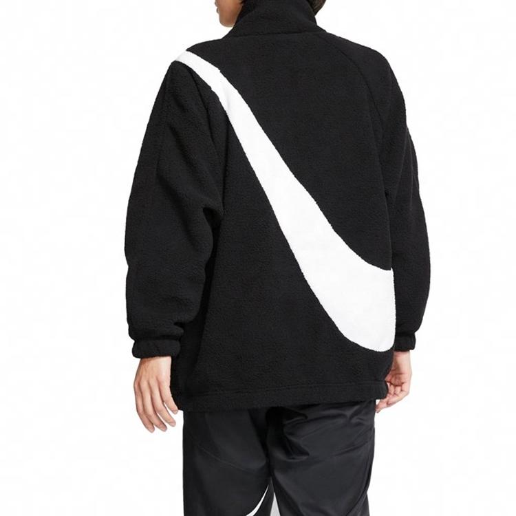 Nike Velká oboustranná bunda z sherpa fleecu Swoosh Zimní edice Dámská bunda Černá CI8938-010