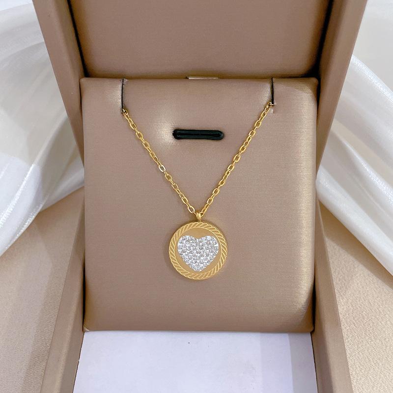 Hot Selling Statement Gold Stainless Steel Heart Butterfly Pendant Necklace Women Non Tarnish Pendant Necklace Jewelry