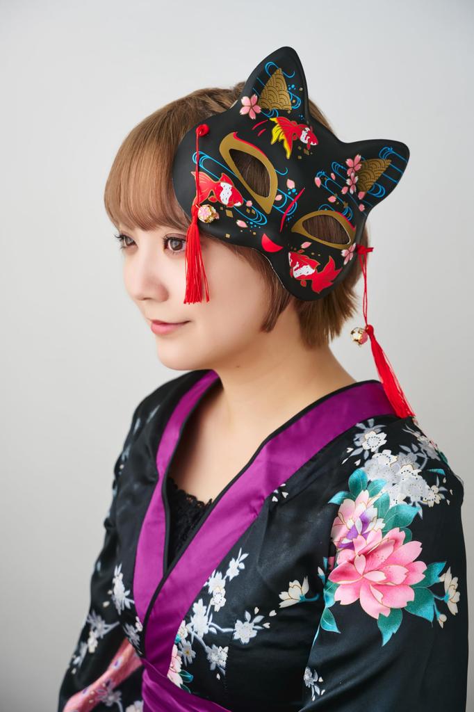 Clearstone Japanese-Style Cat Mask, Half Face with Black Goldfish Design, Unisex, Black