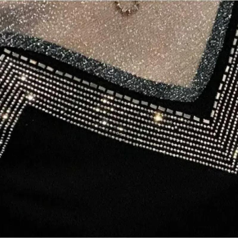 Nuevo Top de Manga Larga Versátil Sexy de Moda para Mujer de Malla con Empalme de Primavera y Otoño, Cuello Medio Alto, Encaje y Pedrería, Corte Slim