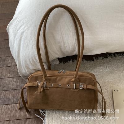 Large Capacity Bag Women's 2025 New High-end Retro Super Fire Commuter Women's Bag Autumn and Winter Shoulder Bag Pillow Bag