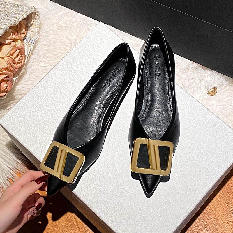 New Women Flat Shoes Metal Decoration Casual Boat Shoes Fashion Slip-on Loafers