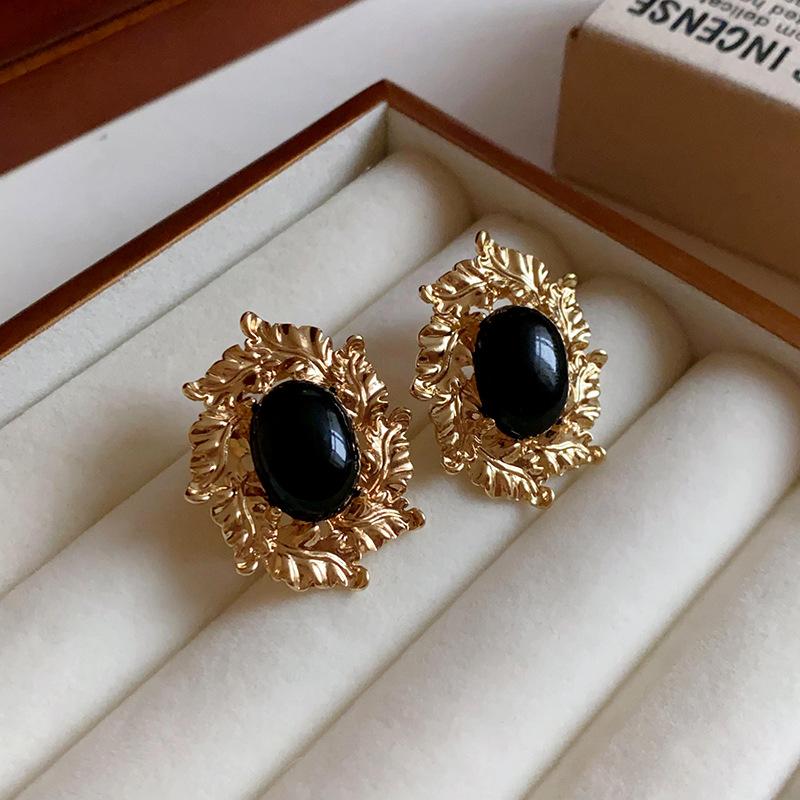 

Silver needle oval leaf medieval earrings European and American exaggerated design stud earrings retro niche versatile earrings women