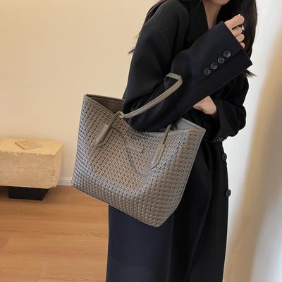 Premium Large-capacity Bag Women's New Fashion Woven Handbag Commuter Simple Shoulder Tote Bag