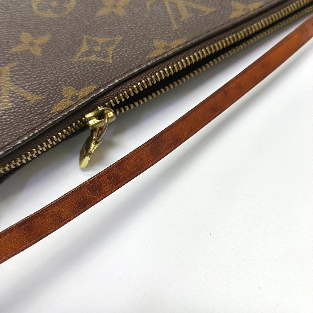 [Pre-Owned] Pochette Monogram Zip Closure PVC Handbag - Good #IJOPJV