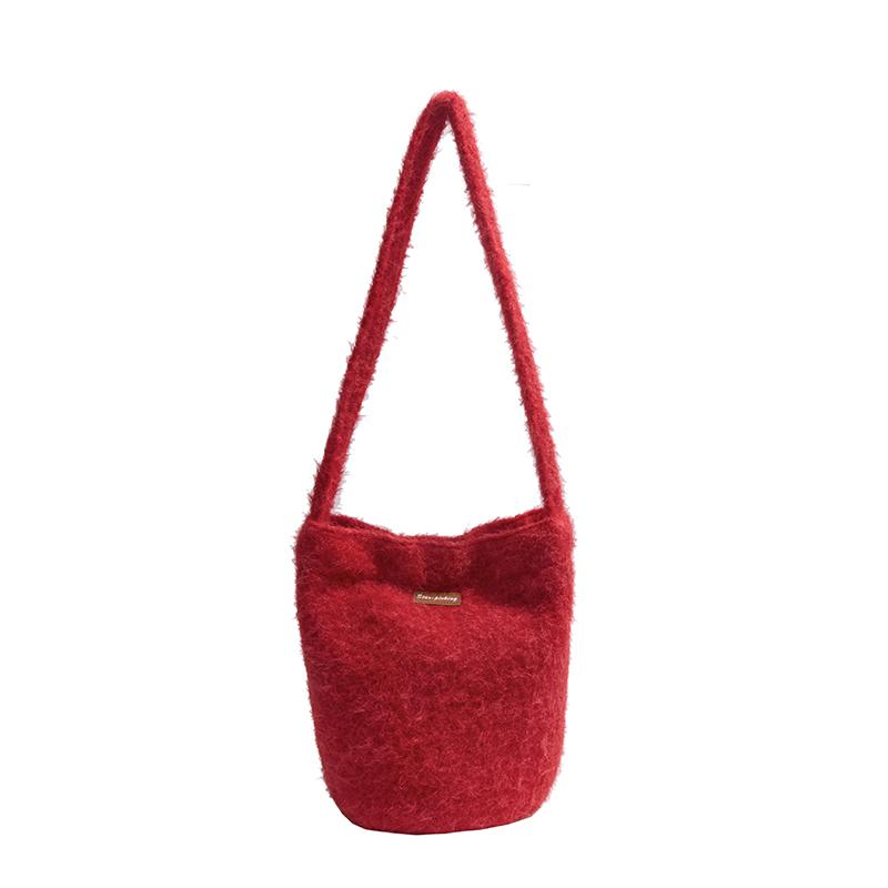 Japanese ins wind plush cute bucket bag autumn and winter new casual large-capacity niche shoulder messenger bag